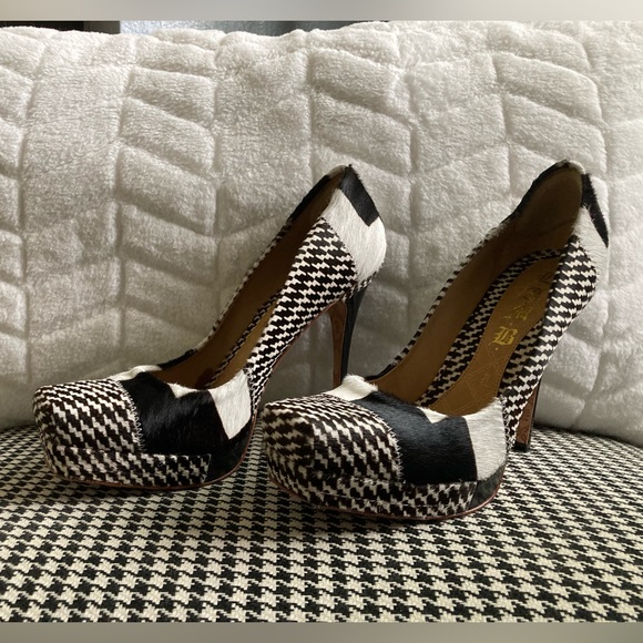 L.A.M.B - NWT Houndstooth Juva Calf Hair Heels/pumps. Beverly Hills Macys. - Picture 2 of 16